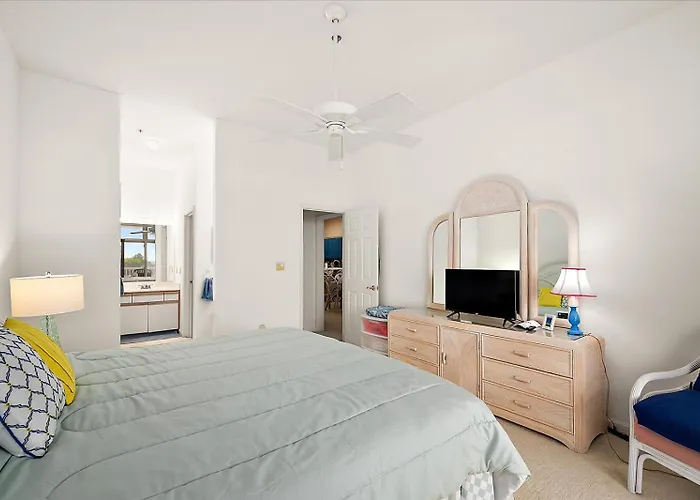 Holiday home Waterfront Heron Harbour With Bay Views Pool And Tennis