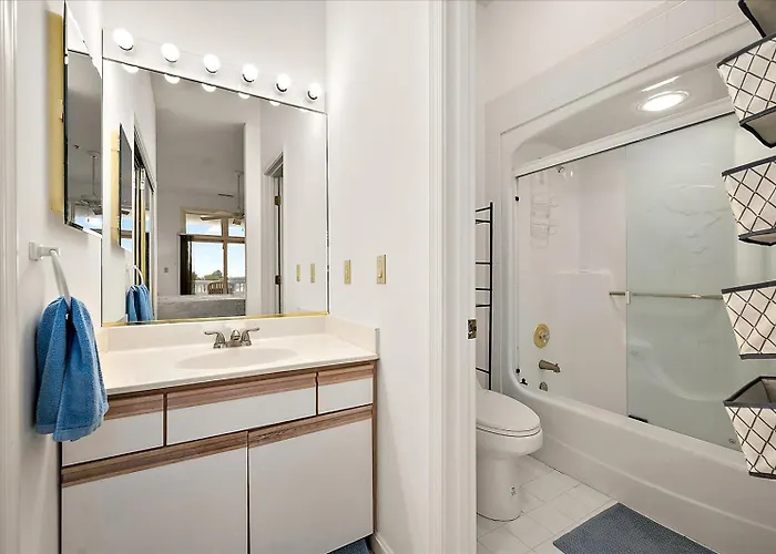 Waterfront Heron Harbour With Bay Views Pool And Tennis Holiday home *