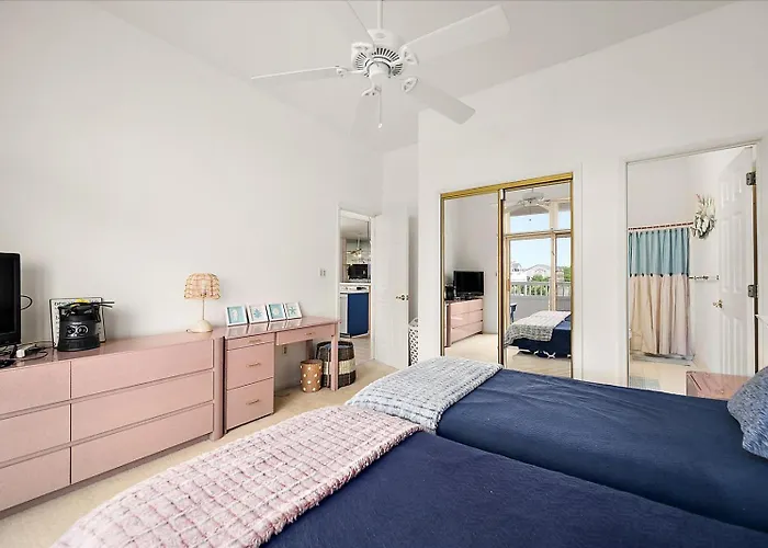 Holiday home Waterfront Heron Harbour With Bay Views Pool And Tennis *