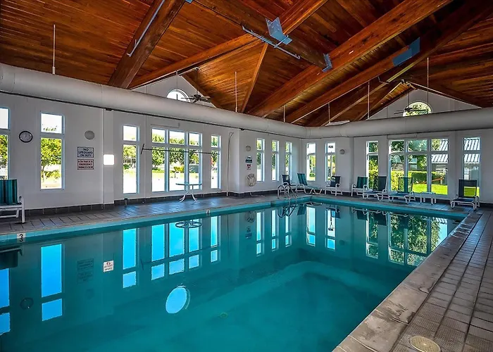 Holiday home Waterfront Heron Harbour With Bay Views Pool And Tennis