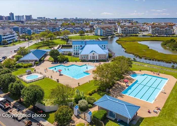Holiday home Waterfront Heron Harbour With Bay Views Pool And Tennis