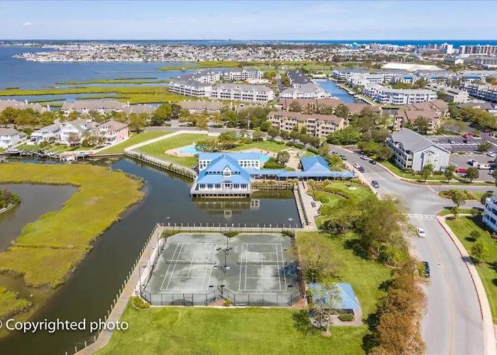 Holiday home Waterfront Heron Harbour With Bay Views Pool And Tennis